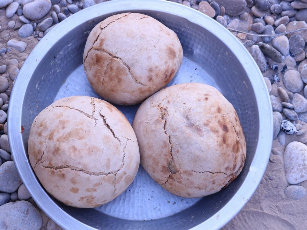 Patla Roti Pakistan Pakistan Balochistan unique stone bread pathar ki roti story ...