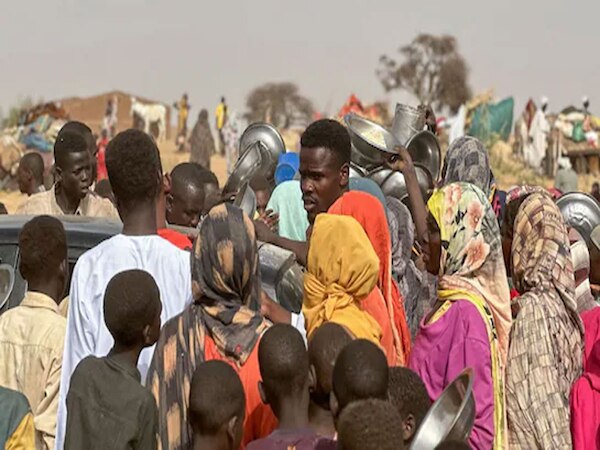 इस मुस्लिम देश में अपने ही बन गए खून के प्यासे, जान बचाने के लिए भागे-भागे फिर रहे हैं लोग