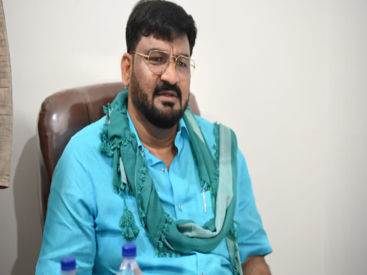 शरीयत को संविधान से ऊपर बताने वाले नेता ने मारा यू-टर्न, अब बयान जारी कर कही ये बात शरीयत को संविधान से ऊपर बताने वाले नेता ने मारा यू-टर्न, अब बयान जारी कर कही ये बात