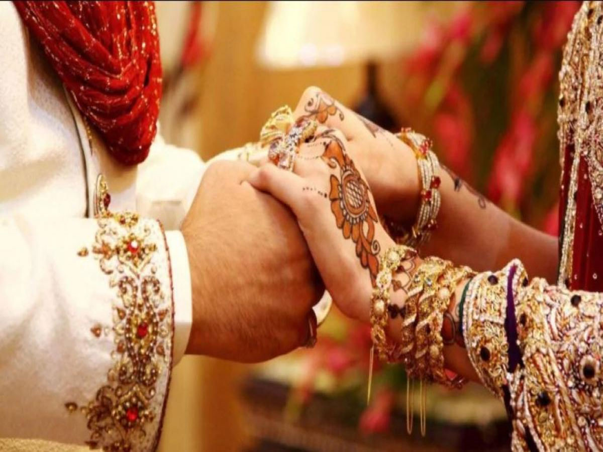 ग्वालियर में पकड़ा गया हिंदू-मुस्लिम प्रेमी जोड़ा, सागर में मचा बवाल; जानें पूरा मामला ग्वालियर में पकड़ा गया हिंदू-मुस्लिम प्रेमी जोड़ा, सागर में मचा बवाल; जानें पूरा मामला