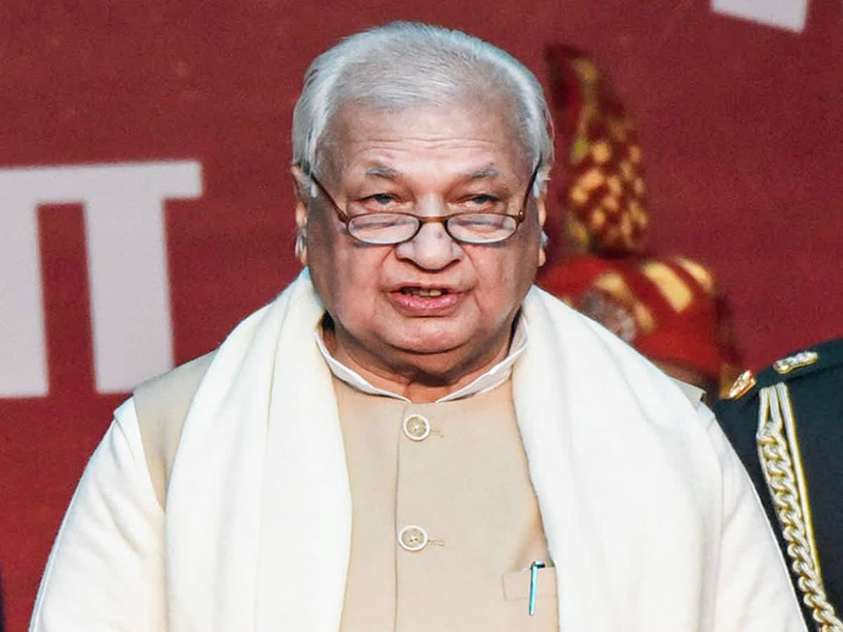 मुसलमानों ने की SC/ST श्रेणी में शामिल होने की मांग; गवर्नर आरिफ खान ने दिया बेहद सस्ता सा जवाब मुसलमानों ने की SC/ST श्रेणी में शामिल होने की मांग; गवर्नर आरिफ खान ने दिया बेहद सस्ता सा जवाब