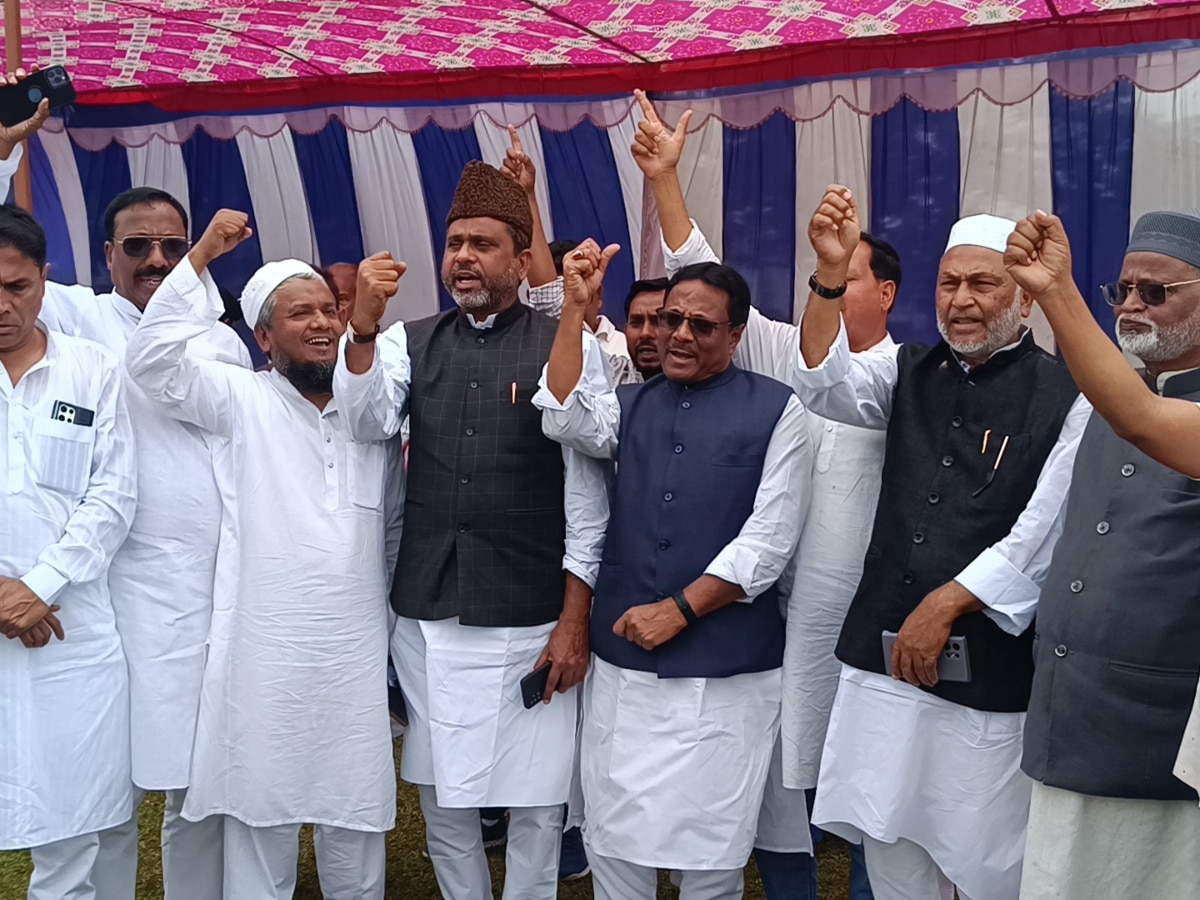 वक्फ कानून के खिलाफ किशनगंज में प्रदर्शन करता विपक्ष