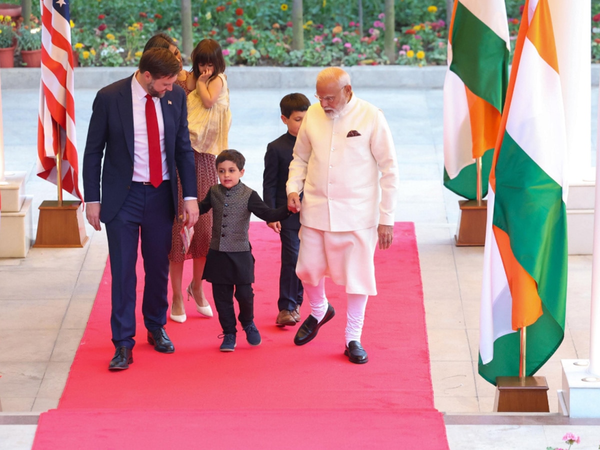 Aaj Ki Taza Khabar: पीएम मोदी ने अमेरिकी उपराष्ट्रपति जे.डी. वेंस से की मुलाकात, द्विपक्षीय व्यापार समझौते पर हुई चर्चा