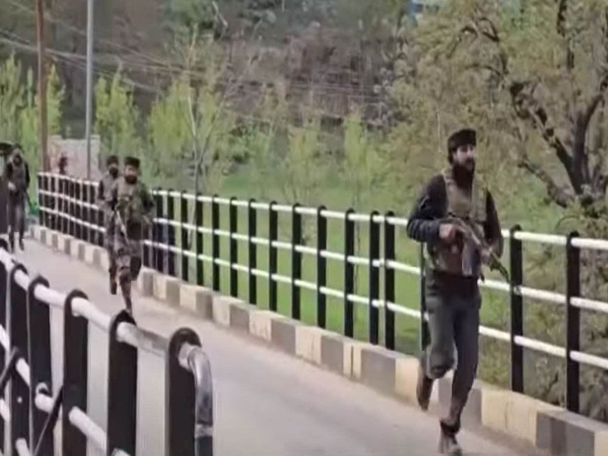 Jammu kashmir: पहलगाम में दहशतगर्दों ने किया सैलानियों पर बड़ा हमला; घायलों को पहुँचाया अस्पताल Jammu kashmir: पहलगाम में दहशतगर्दों ने किया सैलानियों पर बड़ा हमला; घायलों को पहुँचाया अस्पताल
