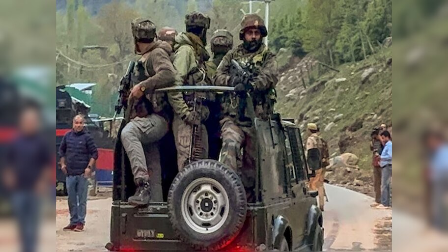 Kashmir: पहलगाम आतंकी हमले में 27 लोगों की मौत; अमित शाह पहुंचे श्रीनगर, होगी बड़ी कार्रवाई