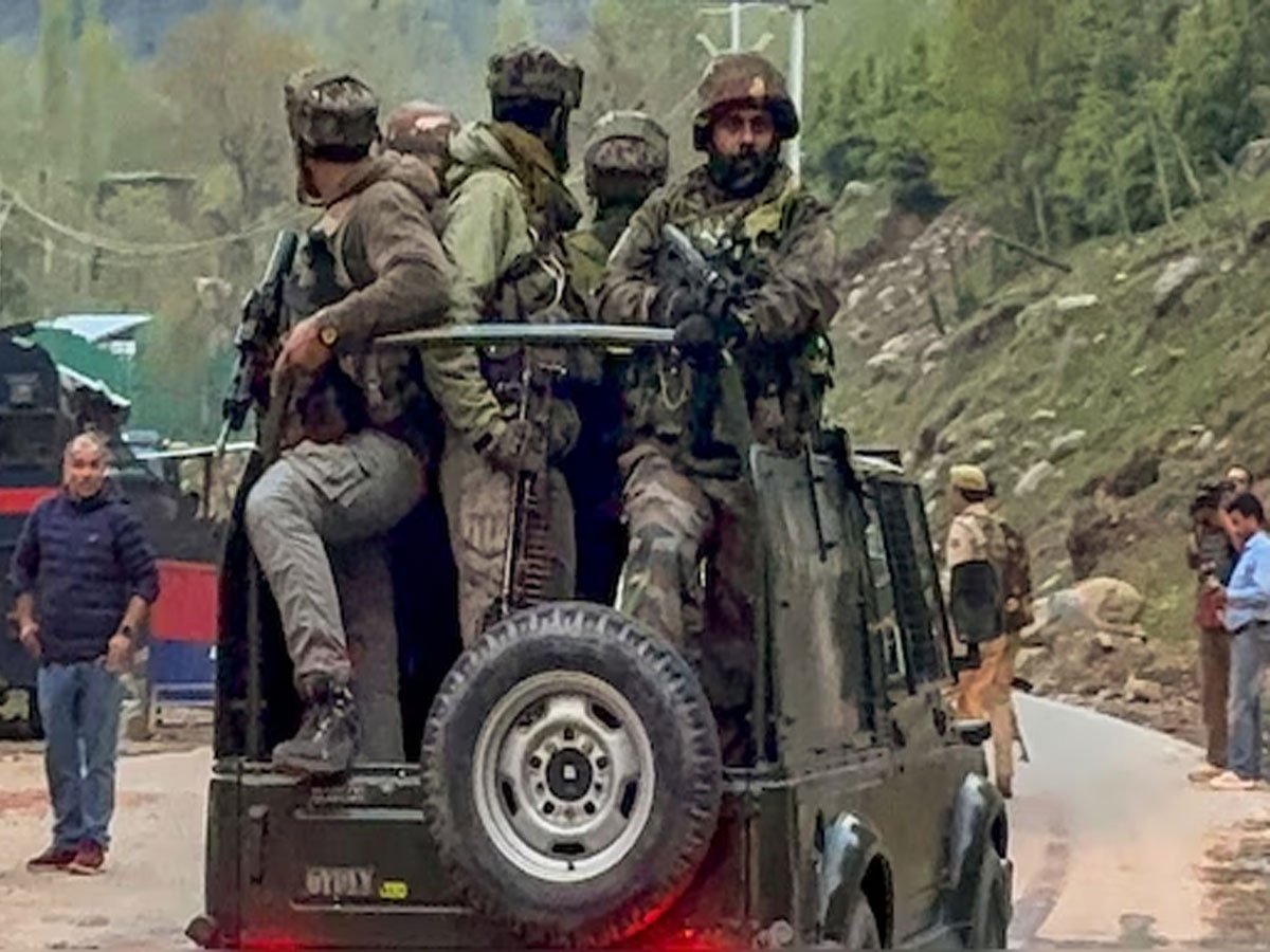 Kashmir: पहलगाम आतंकी हमले में 27 लोगों की मौत; अमित शाह पहुंचे श्रीनगर, होगी बड़ी कार्रवाई Kashmir: पहलगाम आतंकी हमले में 27 लोगों की मौत; अमित शाह पहुंचे श्रीनगर, होगी बड़ी कार्रवाई