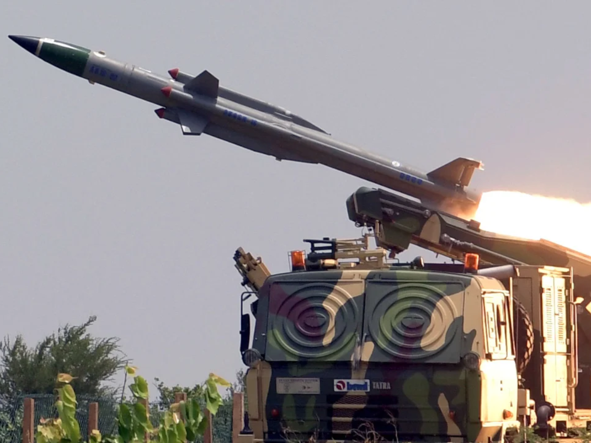 ब्राजील की एयर डिफेंस में भारत की एंट्री! आकाश मिसाइल सिस्टम बना सबसे मजबूत दावेदार