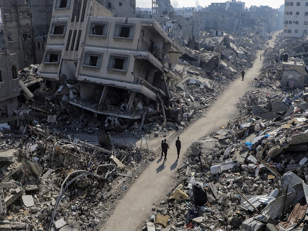 Gaza News: स्कूल से मिली जली हुई लाशें, कुछ ही गंटों में 17 फिलिस्तीनियों की हत्या Gaza News: स्कूल से मिली जली हुई लाशें, कुछ ही गंटों में 17 फिलिस्तीनियों की हत्या