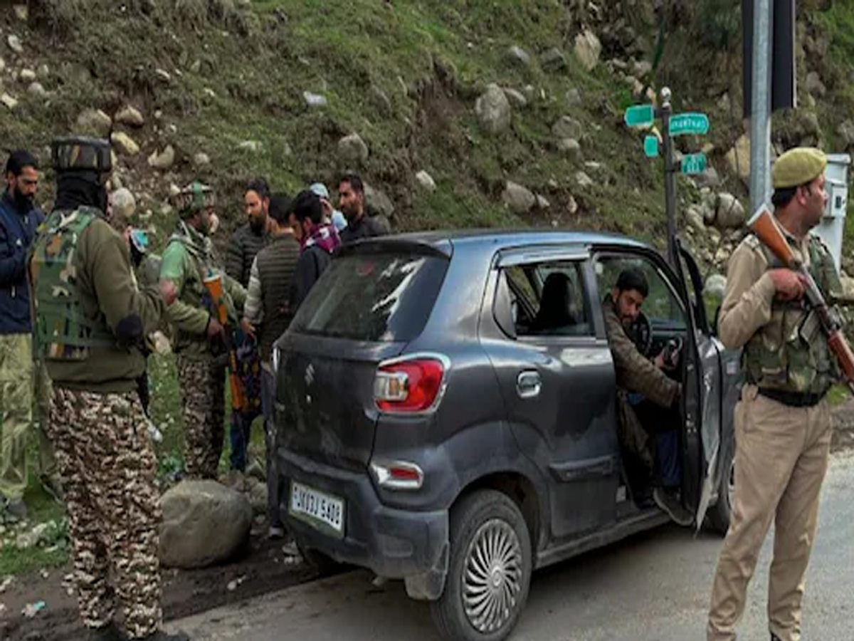 Pahalgam में हमला करने वाले आतंकी कौन थे? 2 कश्मीरी और 3 पाकिस्तानी शामिल Pahalgam में हमला करने वाले आतंकी कौन थे? 2 कश्मीरी और 3 पाकिस्तानी शामिल