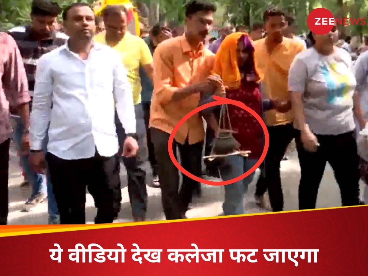 Pahalgam Terror Attack: पिता के खून से सने कपड़े पहन बेटी ने अर्थी को दिया कंधा, जिसने भी देखा रो दिया