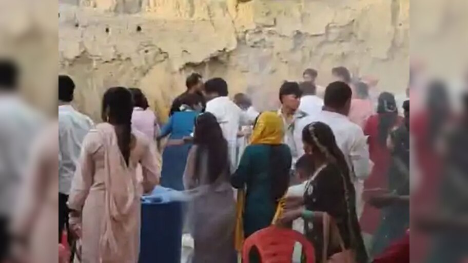 Fatehpur News: वलीमा में आपस भिड़ गए दूल्हा और दुल्हन वाले, जमकर हुई मारपीट