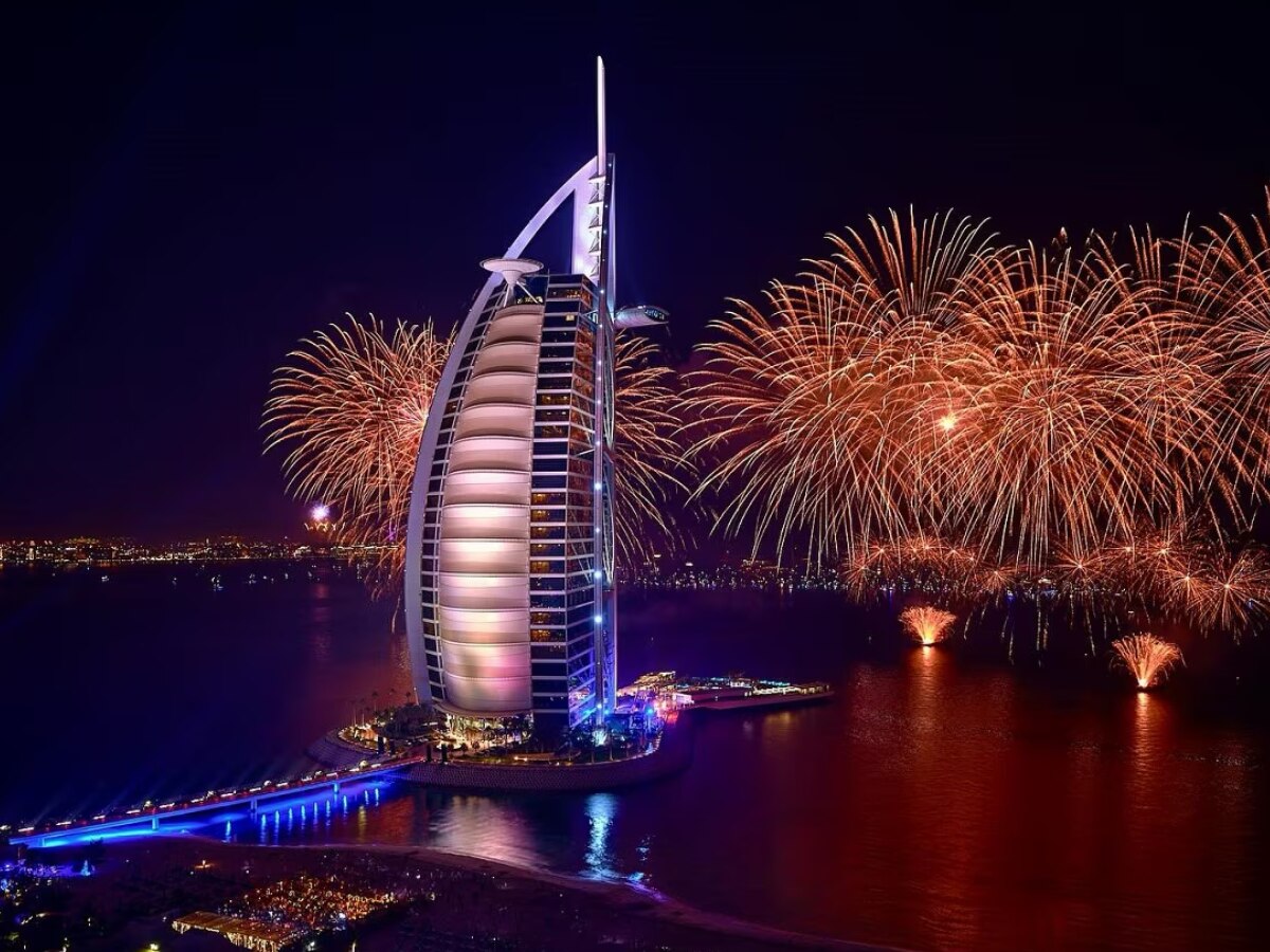 dubai-jumeirah-burj-al-arab-is-the-only-10-star-hotel-in-the-world-the