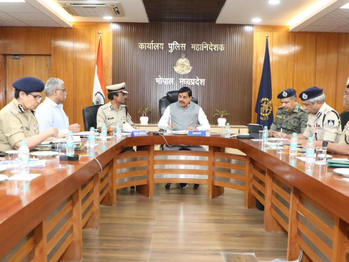 तनावपूर्व स्थिति के बीच सीएम मोहन का सख्त निर्देश, सोशल मीडिया पर रखें विशेष निगरानी, पुलिस रहे तैयार