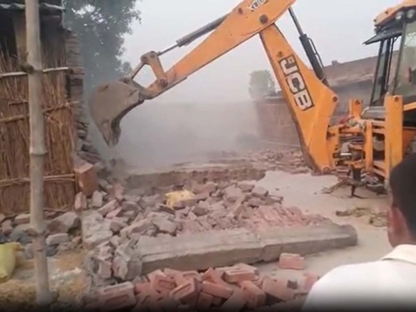 UP News: मदरसा और मस्जिद ध्वस्त; 10 मदरसों पर ताला; मंत्री आज़ाद अंसारी ने कार्रवाई को बताया सही 