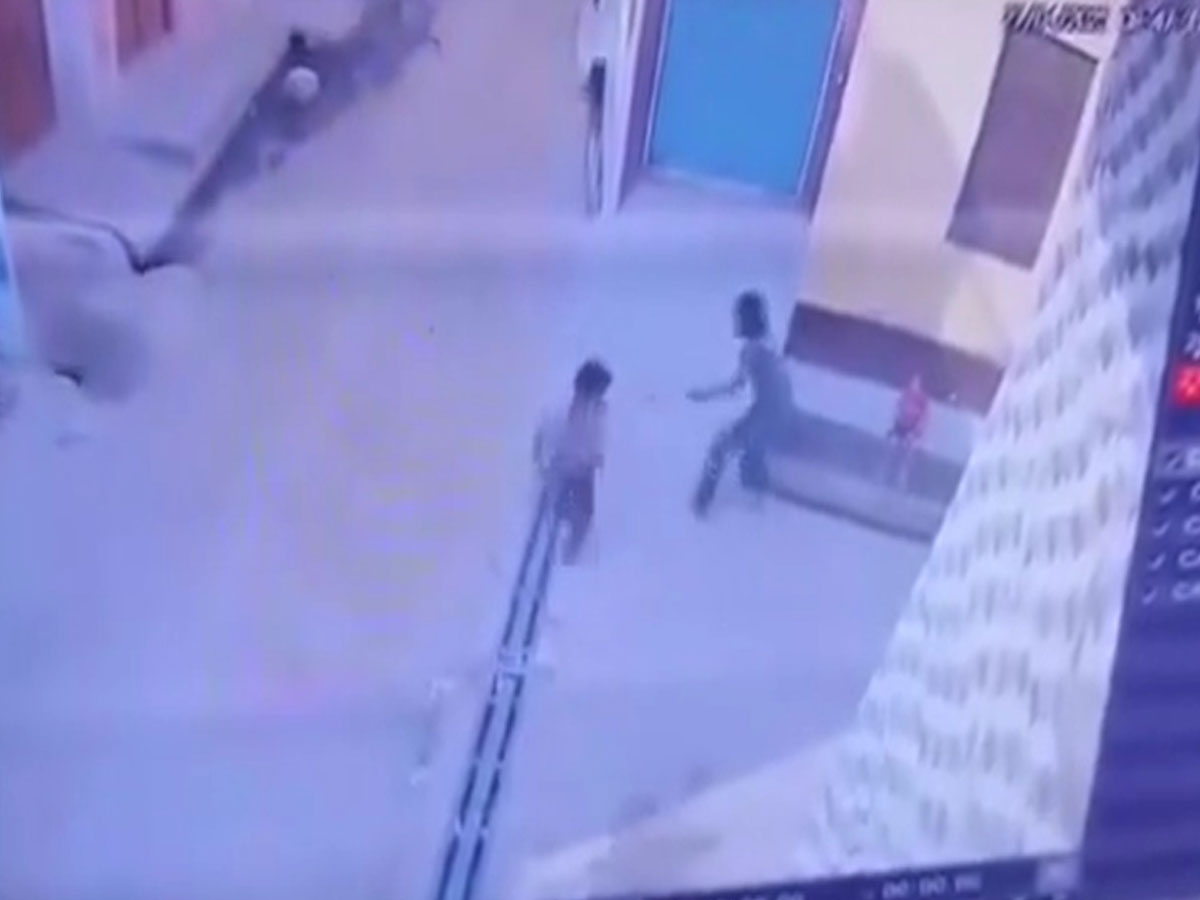 पहलगाम के बदले की आग में जॉम्बी बना गोविंद; सरफराज पर कुल्हाड़ी से किया वार पहलगाम के बदले की आग में जॉम्बी बना गोविंद; सरफराज पर कुल्हाड़ी से किया वार
