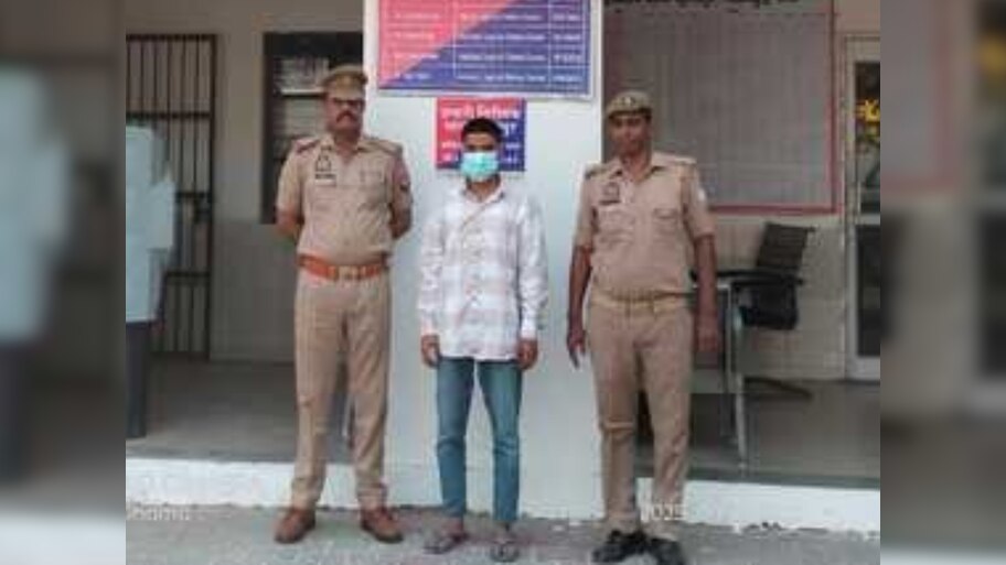  सैलून कर्मी के पाकिस्तान प्रेम दिखाने पर भड़के लोग, पुलिस ने किया गिरफ्तार 