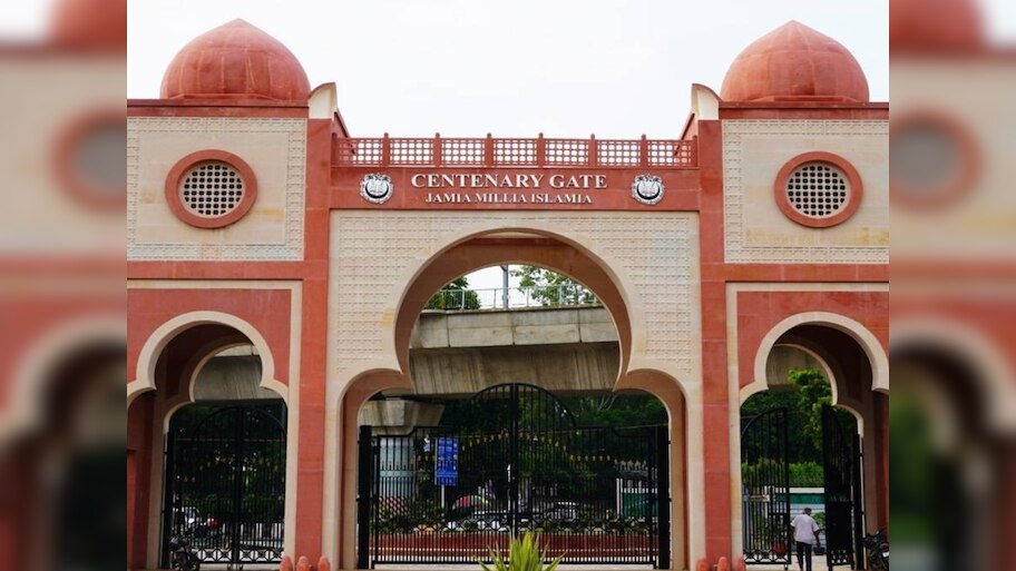 जामिया यूनिवर्सिटी में कश्मीरी छात्रा से छेड़-छाड़, पुलिस ने की कार्रवाई !