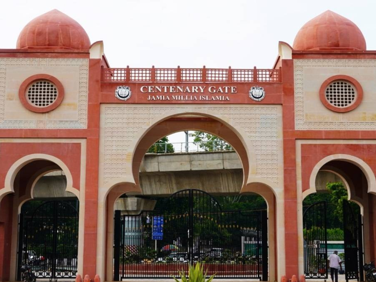 जामिया यूनिवर्सिटी में कश्मीरी छात्रा से छेड़-छाड़, पुलिस ने की कार्रवाई ! जामिया यूनिवर्सिटी में कश्मीरी छात्रा से छेड़-छाड़, पुलिस ने की कार्रवाई !