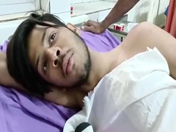  वाराणसी घाट पर गंगा आरती देख रहे रेहान की पिटाई; पुलिस ने पीड़ित को ही बता दिया संदिग्ध!  