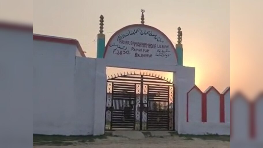 भारत- नेपाल बॉर्डर पर मौजूद अवैध मदरसों पर एक्शन, बलरामपुर में 12 मदरसे सील