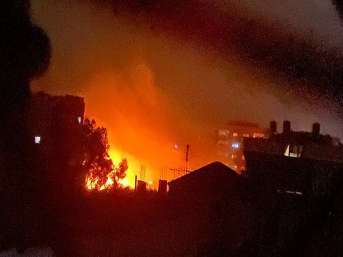 Gaza की Al-Faraj Mosque पर इजराइल का हवाई हमला, कई लोग घायल Gaza की Al-Faraj Mosque पर इजराइल का हवाई हमला, कई लोग घायल