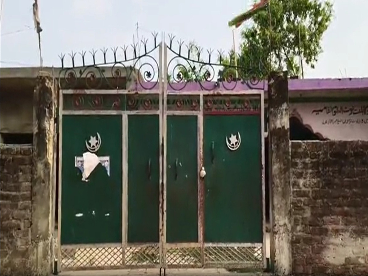 UP News: Nepal बॉर्डर पर चल रहे मदरसों पर योगी सरकार का ताबड़तोड़ एक्शन; अबतक 34 मदरसे सील UP News: Nepal बॉर्डर पर चल रहे मदरसों पर योगी सरकार का ताबड़तोड़ एक्शन; अबतक 34 मदरसे सील