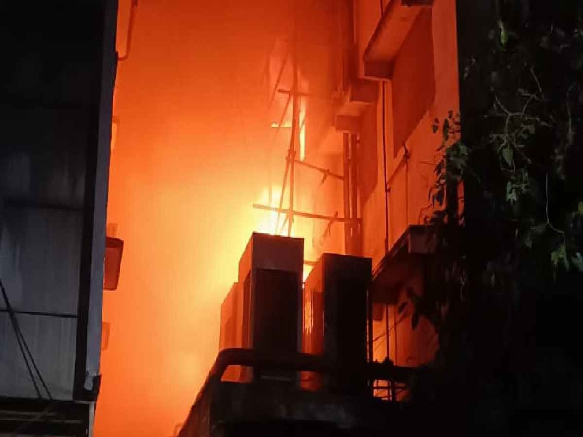 Kolkata: ହୋଟେଲରେ ଭୟଙ୍କର ଅଗ୍ନିକାଣ୍ଡ, ୪ ଜଣ ଓଡ଼ିଆ ସମେତ ୧୪ ମୃତ Kolkata: ହୋଟେଲରେ ଭୟଙ୍କର ଅଗ୍ନିକାଣ୍ଡ, ୪ ଜଣ ଓଡ଼ିଆ ସମେତ ୧୪ ମୃତ