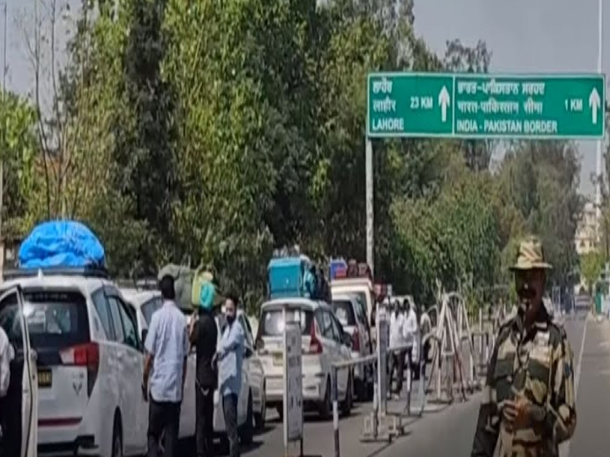 Pakistani नागरिकों को भारत सरकार से बड़ी राहत, बढ़ाया देश छोड़ने का वक्त Pakistani नागरिकों को भारत सरकार से बड़ी राहत, बढ़ाया देश छोड़ने का वक्त