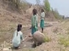पानी के लिए तरसते बच्चे 