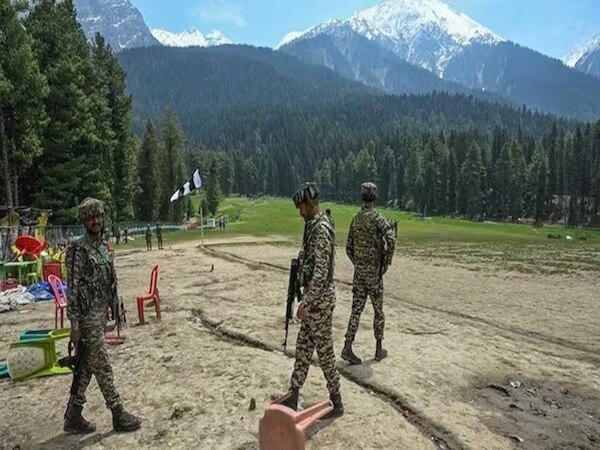 Pahalgam Attack: टूरिस्ट की जान बचाने वाले शहीद घुड़सवार के भाई को मिली वक्फ में नौकरी