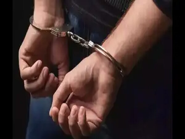 Kolkata:  'सनातनी एकता मंच' के कार्यकर्त्ता ने स्टेशन पर लिखा 'हिंदुस्तान मुर्दाबाद', पुलिस ने नाकाम की साजिश    