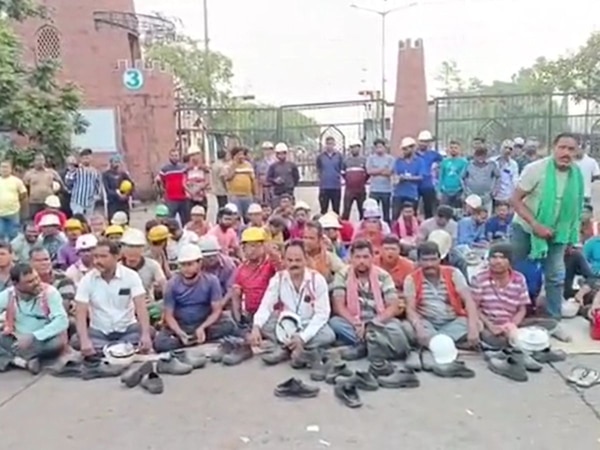  Odisha News: ନିଷିଦ୍ଧାଞ୍ଚଳରେ ଦୁର୍ଘଟଣା ପରେ ଓଲଟିଲା ଡମ୍ଫର, ୨ ମୃତ