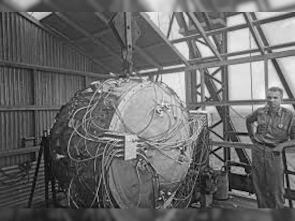 father of the atomic bomb J Robert Oppenheimer know USA Manhattan ...