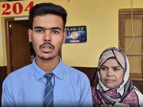 12th टॉपर बने मंडला के जीशान कुरैशी