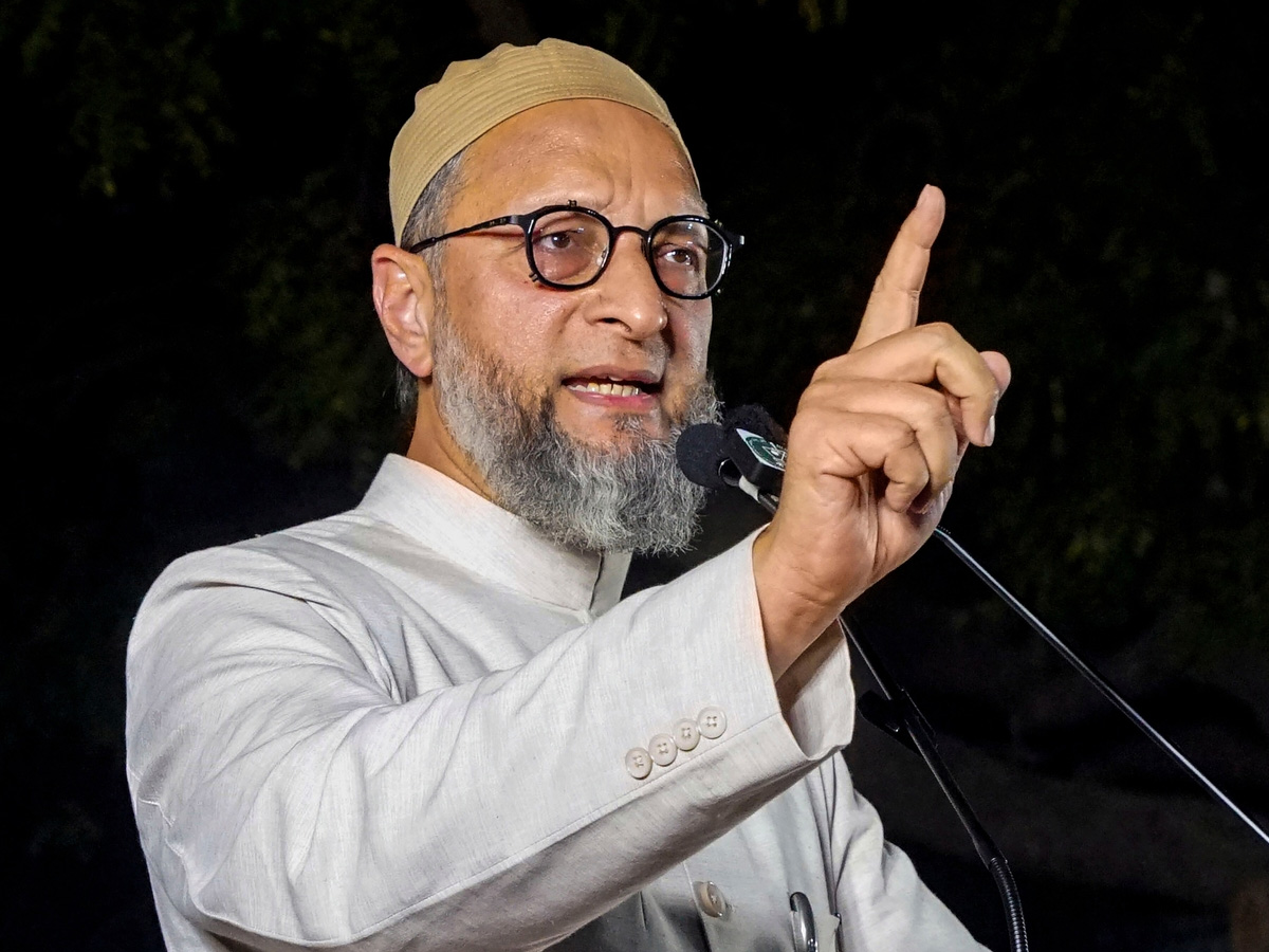 Pakistan पर एयरस्ट्राइक के बाद क्या बोले असदुद्दीन ओवैसी? 9 साइट्स को बनाया निशाना Pakistan पर एयरस्ट्राइक के बाद क्या बोले असदुद्दीन ओवैसी? 9 साइट्स को बनाया निशाना