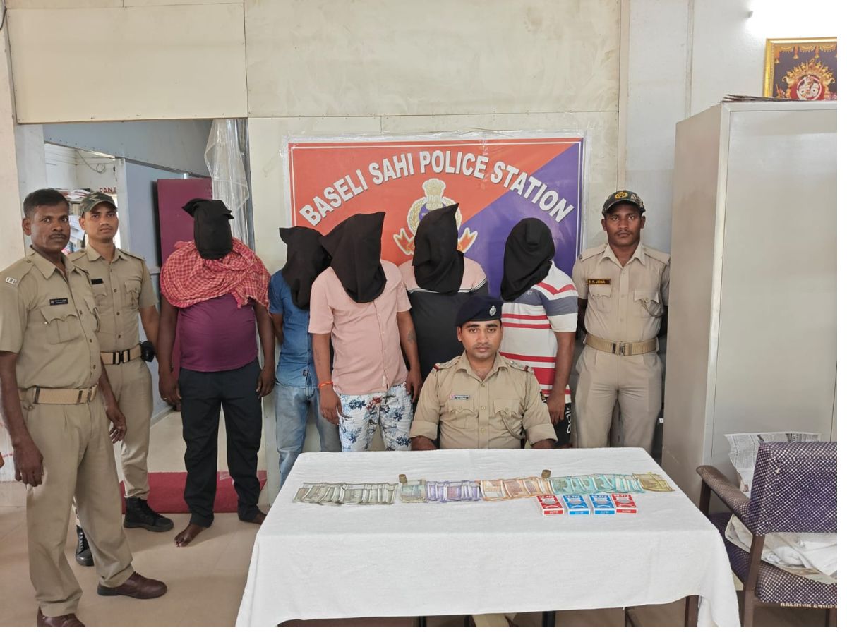 Odisha News: ଜୁଆ ଖେଳି ୫ ଗିରଫ, ନଗଦ ୨୭ରୁ ଅଧିକ ଟଙ୍କା ଜବତ Odisha News: ଜୁଆ ଖେଳି ୫ ଗିରଫ, ନଗଦ ୨୭ରୁ ଅଧିକ ଟଙ୍କା ଜବତ