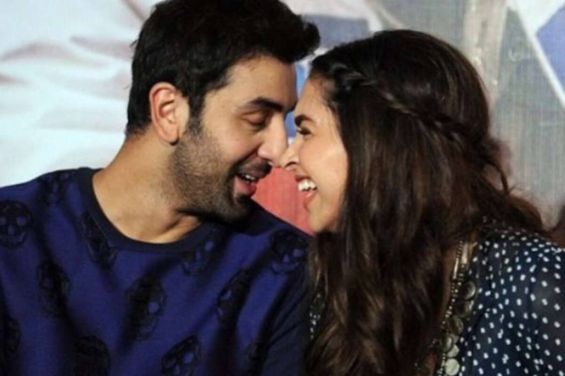 Bollywood Couples Who Worked After Breakup still good friends Ranbir Kapoor Deepika to salman katrina check list | ब्रेकअप के बाद भी इन कपल्स ने किया साथ काम, स्क्रीन पर लगाया रोमांस का तड़का, बन गई ऑडियंस की फेवरेट जोड़ियां Rehmat Boutique दीपिका पादुकोण और रणबीर कपूर
