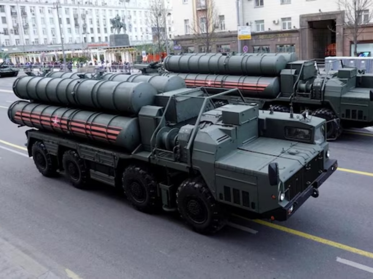 भारत के जिस डिफेंस सिस्टम ने पाक को दिखाई औकात, उस S-400 ने रूस के विक्ट्री परेड में भरी हुंकार!