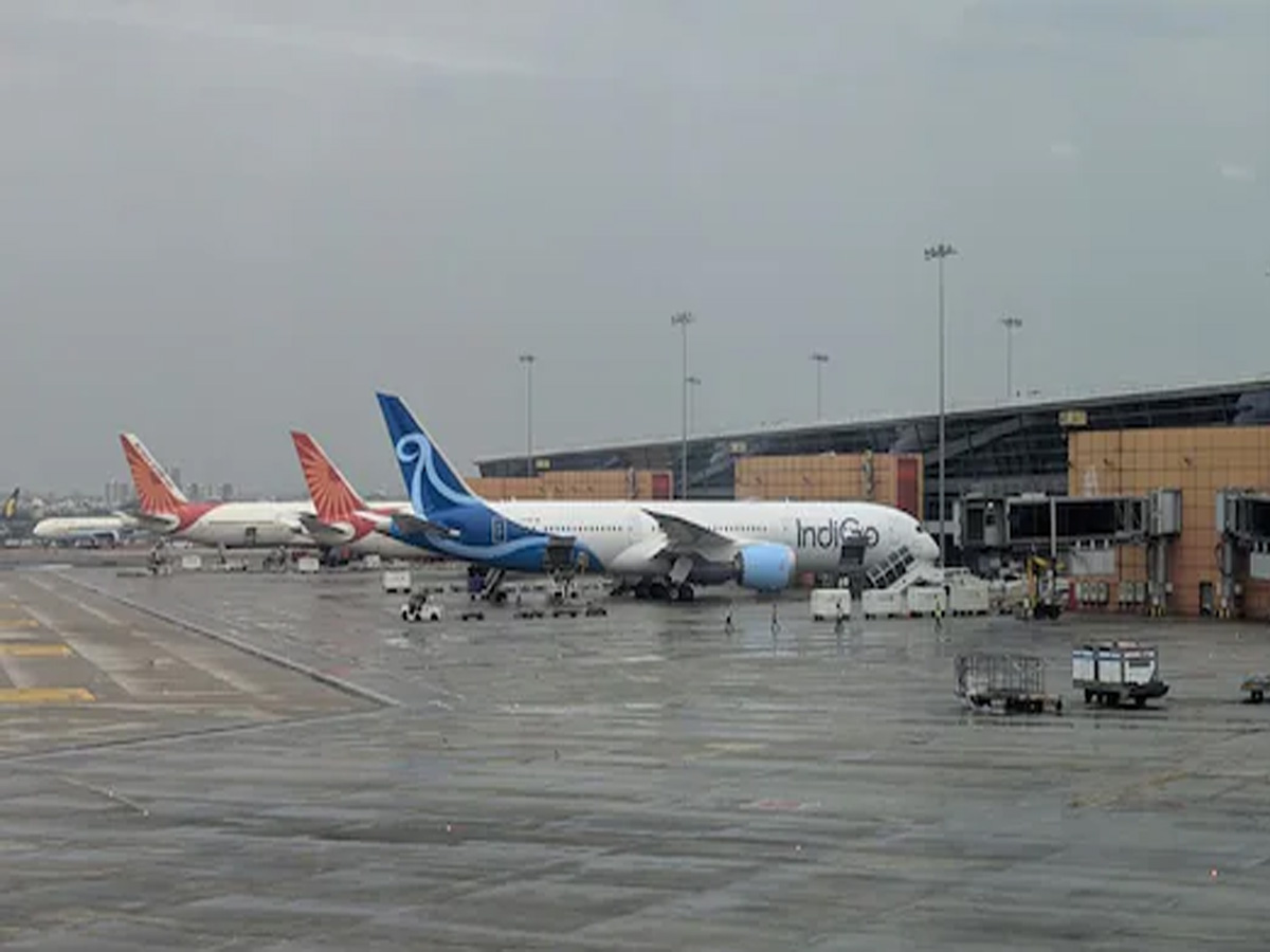 IND-PAK War के मद्देनजर 32 हवाई अड्डे अस्थायी तौर पर बंद, यहां देखें पूरी लिस्ट IND-PAK War के मद्देनजर 32 हवाई अड्डे अस्थायी तौर पर बंद, यहां देखें पूरी लिस्ट