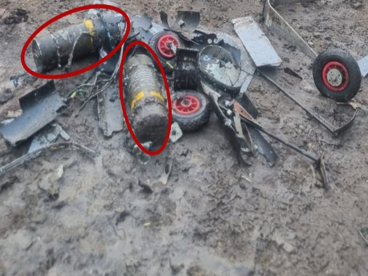 Pakistan Drone: इंडियन आर्मी ने पाकिस्तानी ड्रोन के मलबे की फोटोज की शेयर; देखें Pakistan Drone: इंडियन आर्मी ने पाकिस्तानी ड्रोन के मलबे की फोटोज की शेयर; देखें