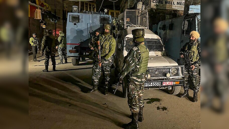 Srinagar में कई जगह सुनाई दिए धमाके; डल लेक में गिरी मिसाइल जैसी चीज