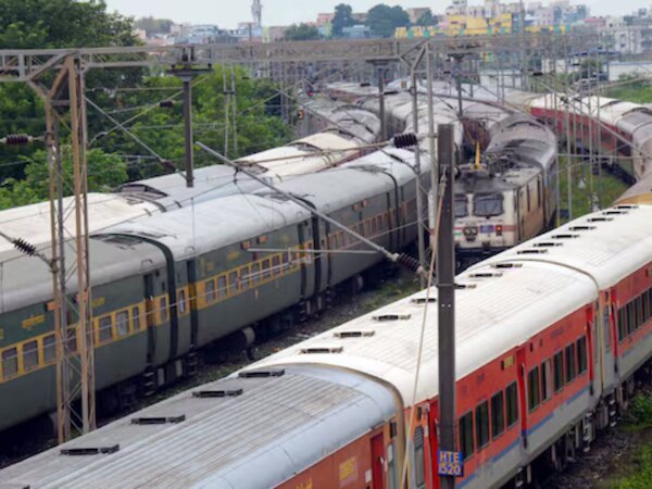 ଭାରତ ପାକିସ୍ତାନ ଉତ୍ତେଜନା ମଧ୍ୟରେ ରେଳଯାତ୍ରୀଙ୍କ ପାଇଁ ବଡ଼ ଖବର