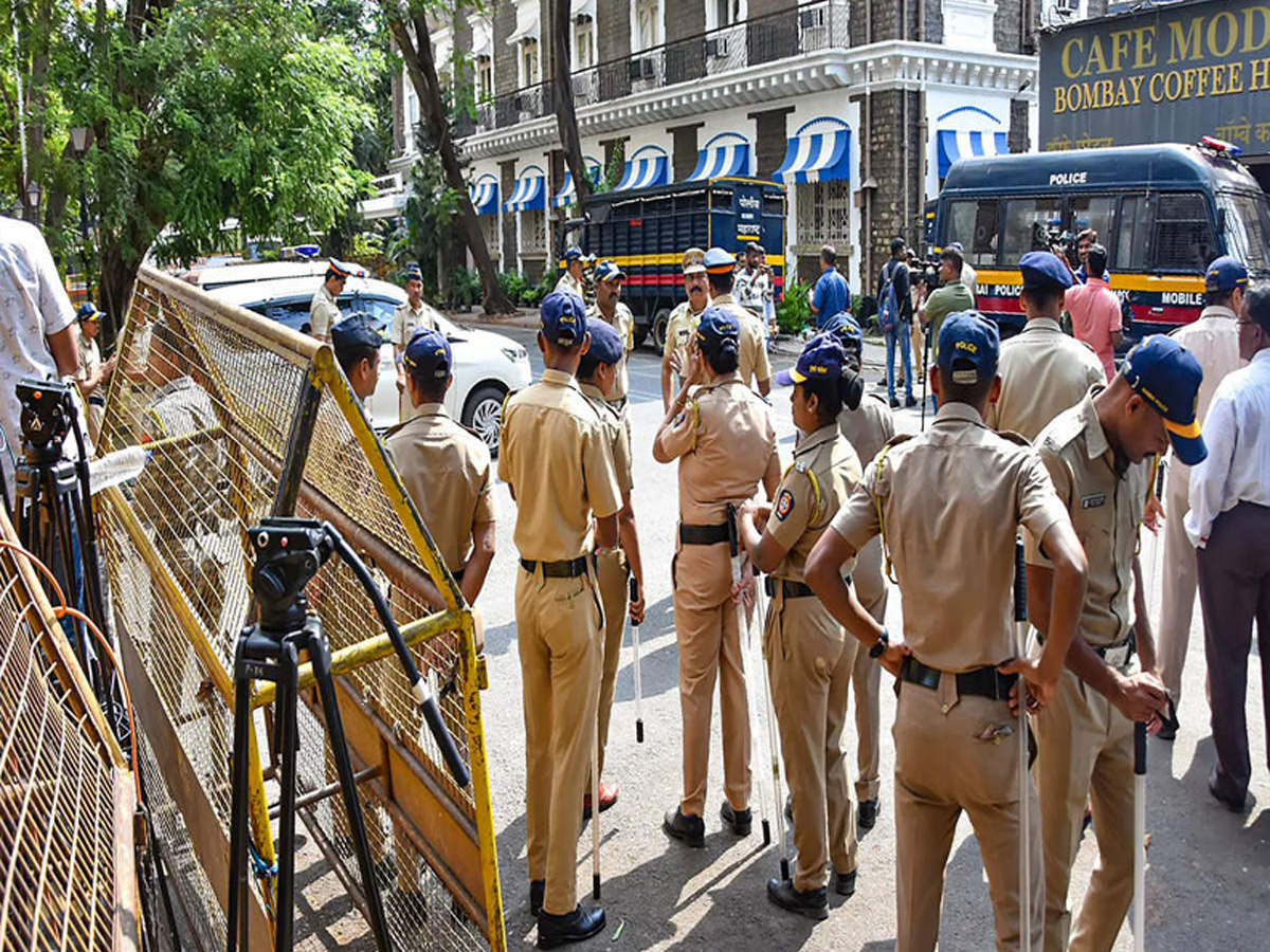 Operation Sindoor के खिलाफ पोस्ट डालना सलमा पर पड़ा भारी, पुलिस ने भेजा नोटिस Operation Sindoor के खिलाफ पोस्ट डालना सलमा पर पड़ा भारी, पुलिस ने भेजा नोटिस