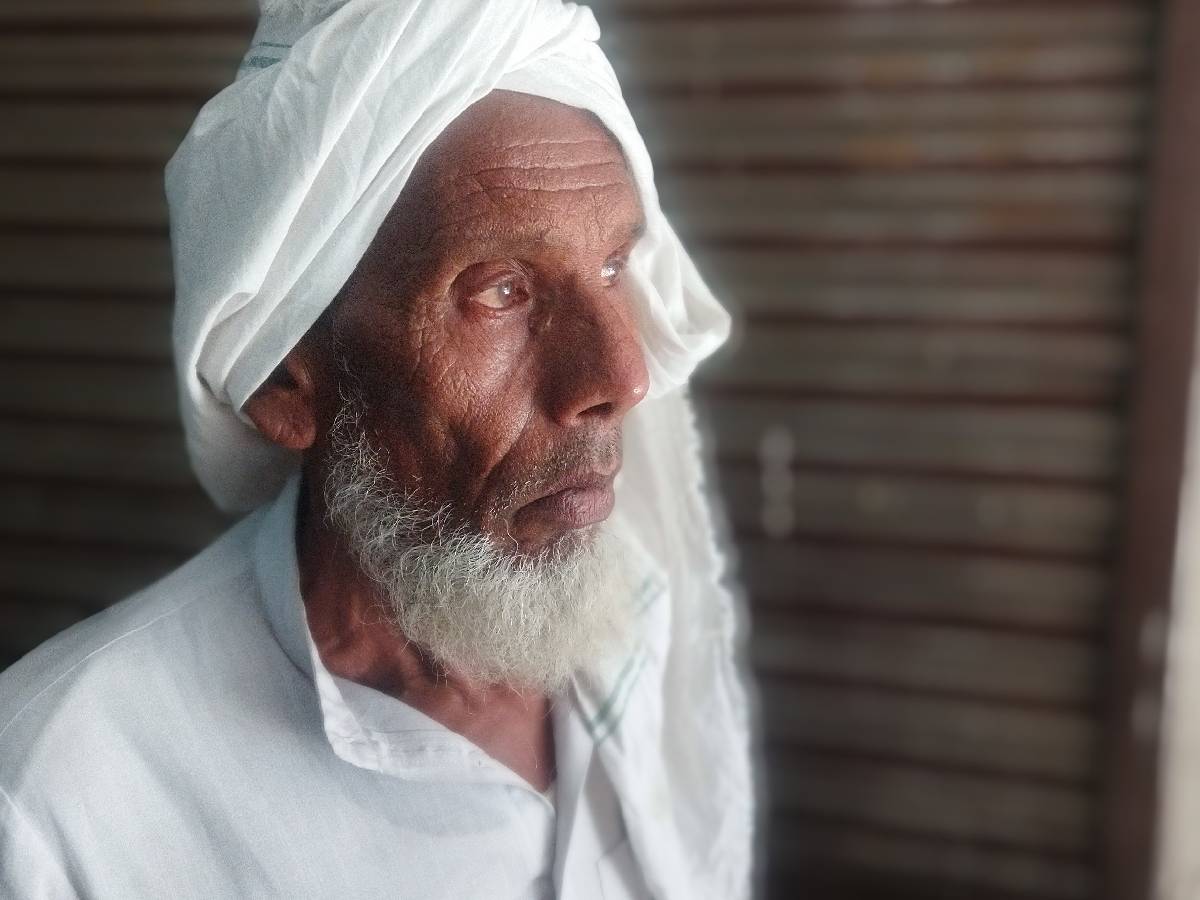 UP में 80 साल के बुजुर्ग की दाढ़ी खींची, JSR के नारे लगवाए, पिटाई की और कहा, यहाँ से जाओ पाकिस्तान! UP में 80 साल के बुजुर्ग की दाढ़ी खींची, JSR के नारे लगवाए, पिटाई की और कहा, यहाँ से जाओ पाकिस्तान!