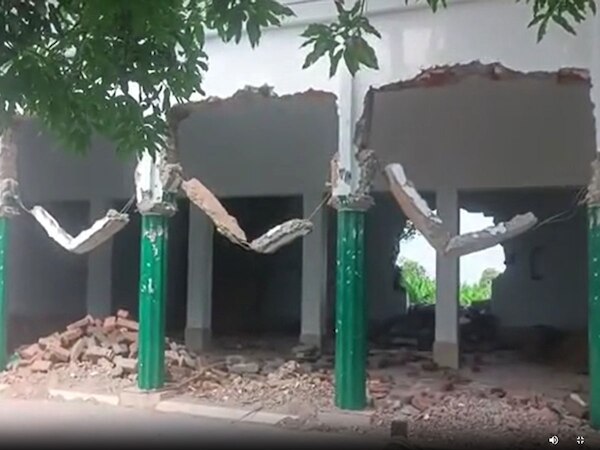 Pilibhit News: मस्जिद को मुसलमानों ने खुद से क्यों किया शहीद, जानें पूरा मामला