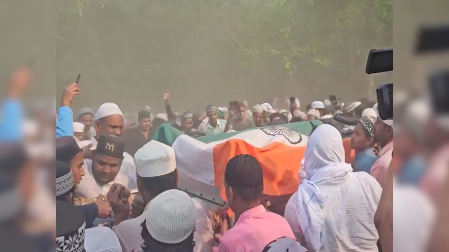   क्या बिहार सरकार ने शहीद BSF SI इम्तियाज़ का किया अपमान; हुए सुपुर्दे-ए-ख़ाक   