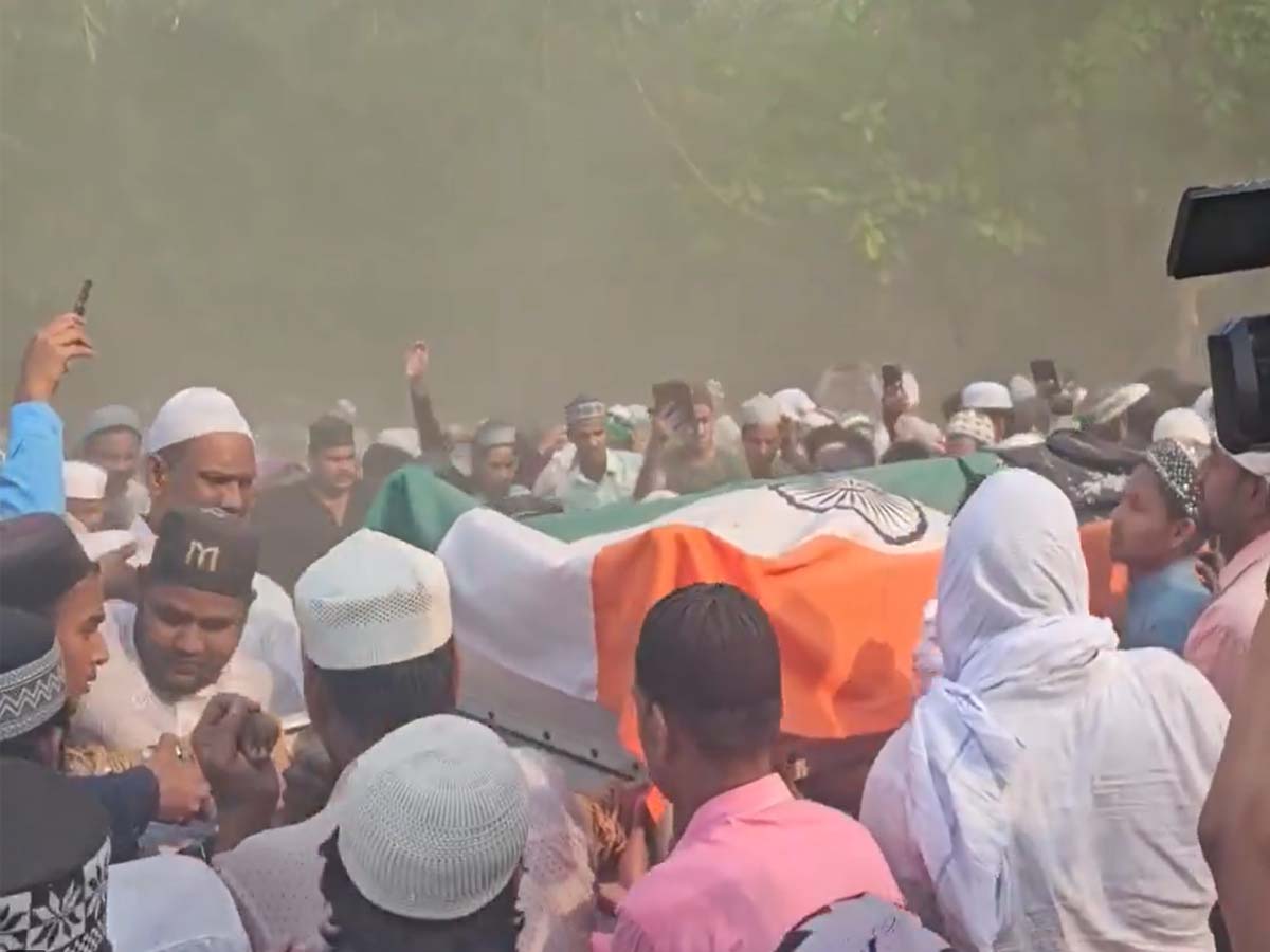 क्या बिहार सरकार ने शहीद BSF SI इम्तियाज़ का किया अपमान; हुए सुपुर्दे-ए-ख़ाक क्या बिहार सरकार ने शहीद BSF SI इम्तियाज़ का किया अपमान; हुए सुपुर्दे-ए-ख़ाक