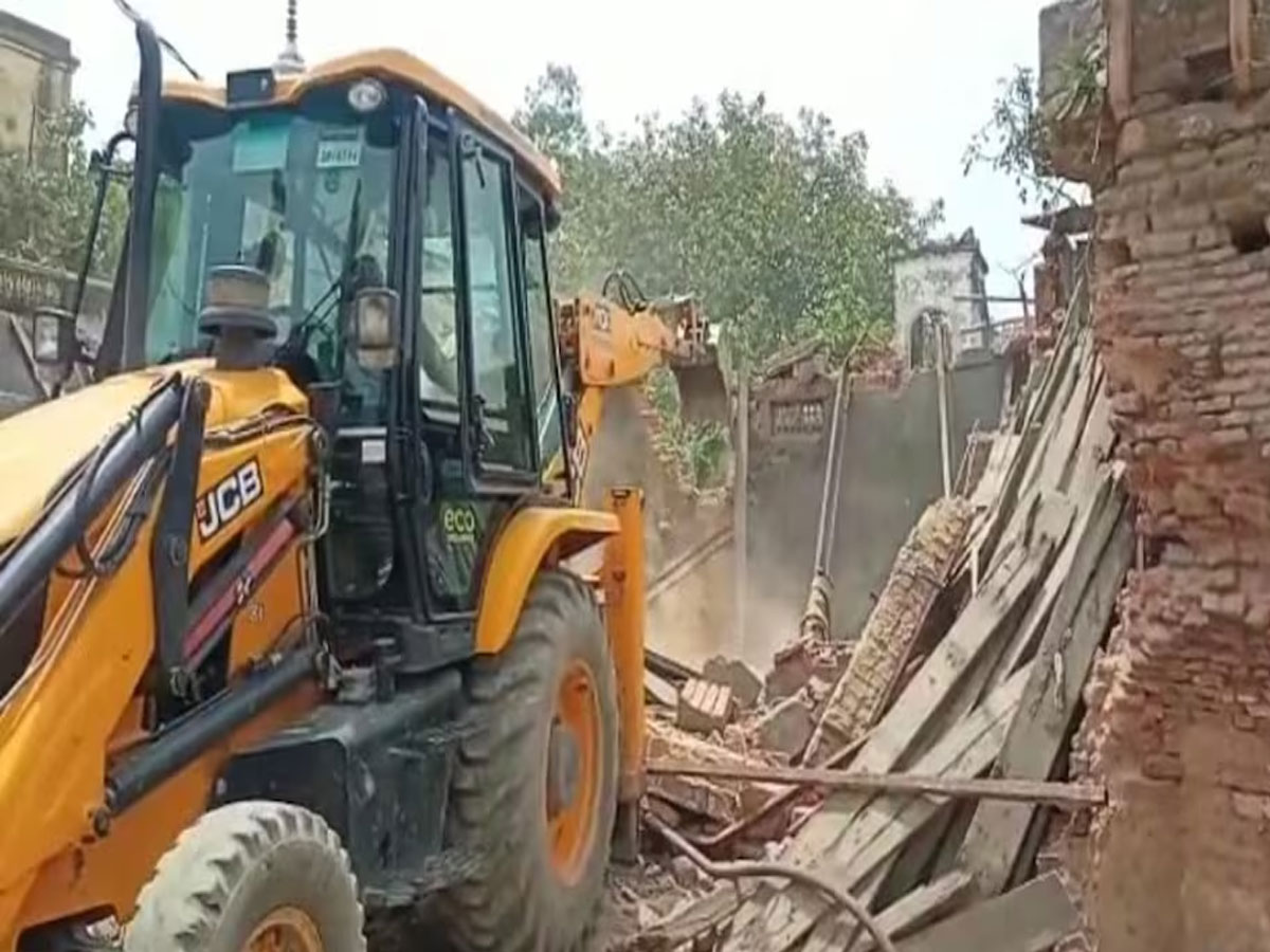 बुलडोजर का प्रतीकात्म फोटो बुलडोजर का प्रतीकात्म फोटो