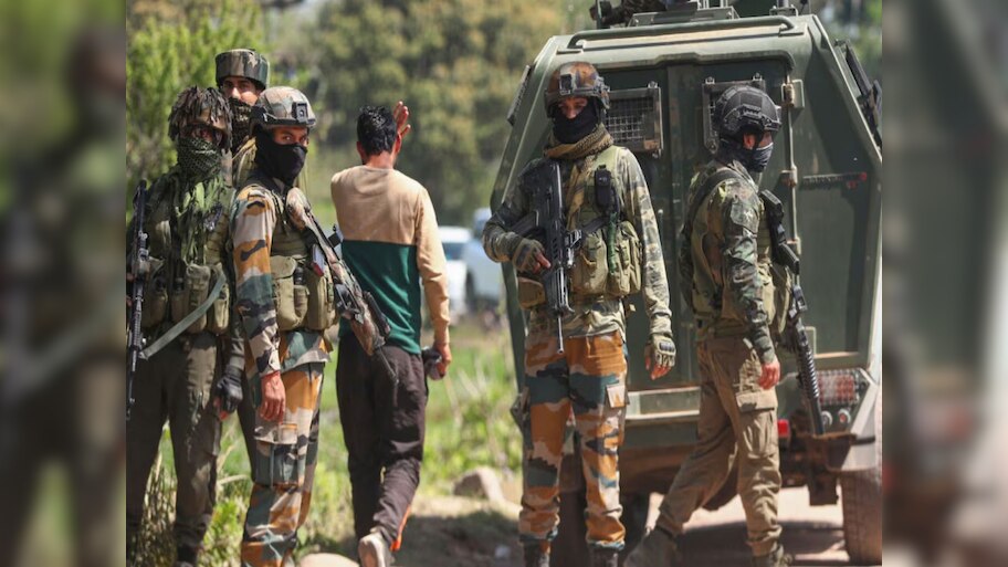 Shopian Encounter: सेना ने तीन दहशतगर्दों को मुठभेड़ में मार गिराया, लश्कर का कमांडर ढेर
