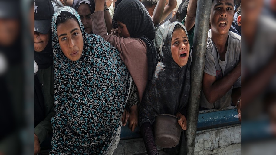 Gaza में एक दिन में 80 मौतें, हमलों और भूख दोनों से मर रहे लोग